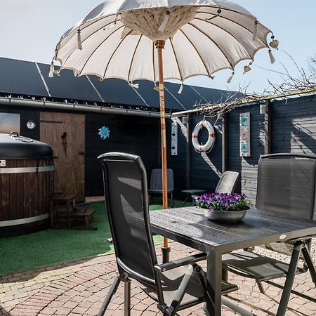 Strandhuis De Zeeparel Met Hottub Петен Екстериор снимка